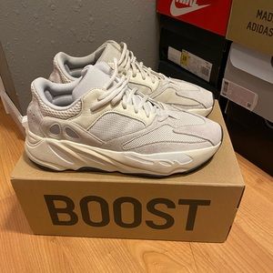 Yeezy 700 analog
